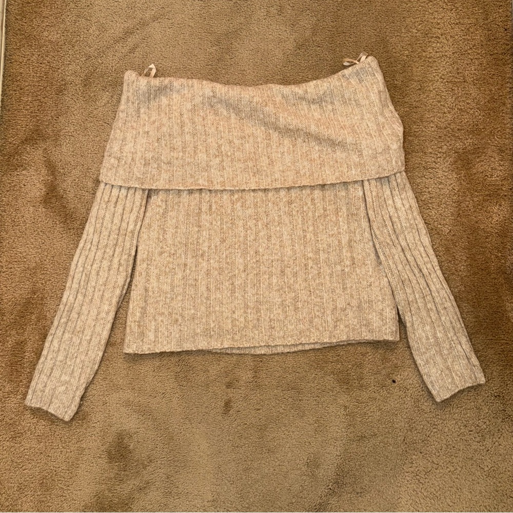 Abercrombie‎ & Fitch Off-the-Shoulder Ribbed Sweater - Light Brown